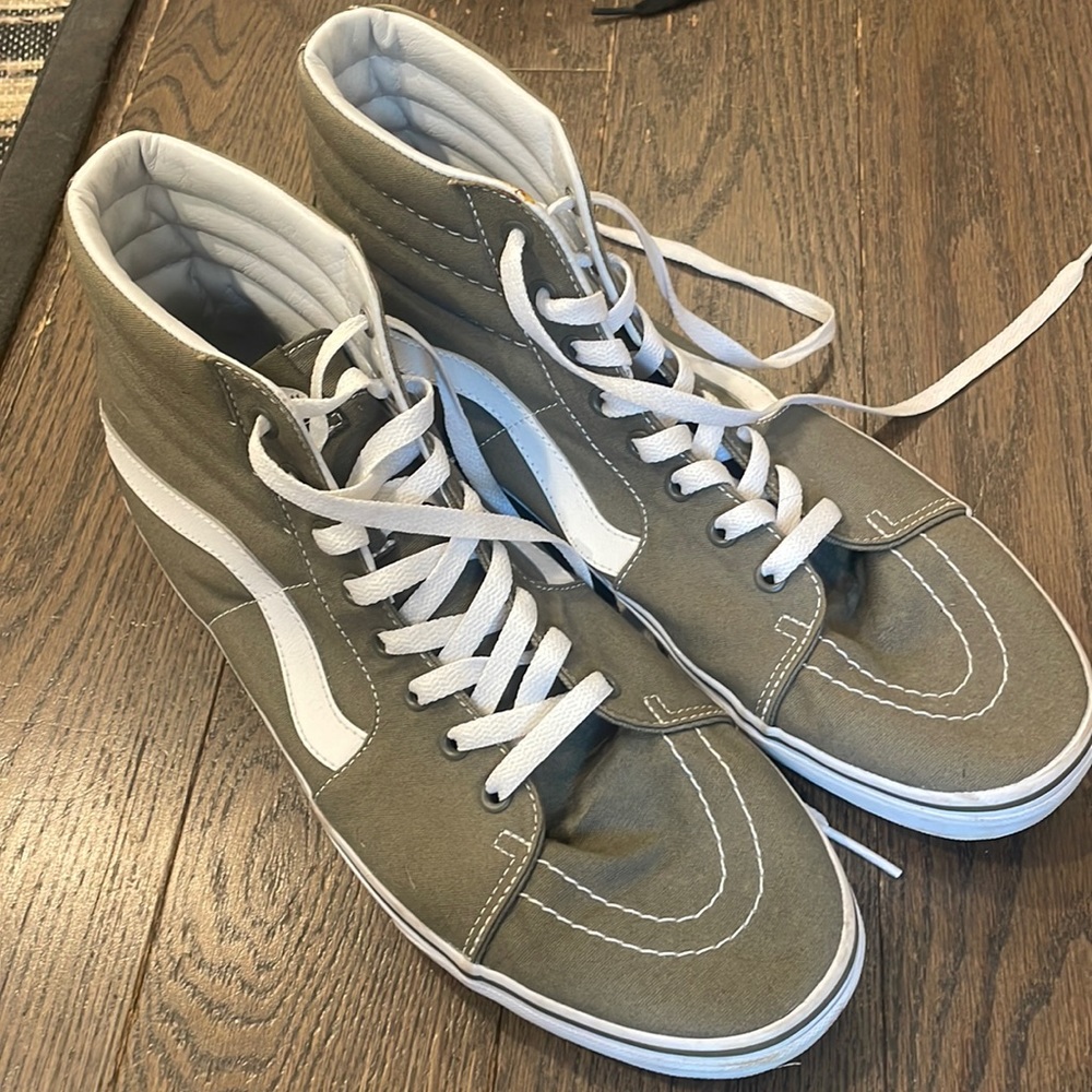 Men’s size 13 high top grey/green vans